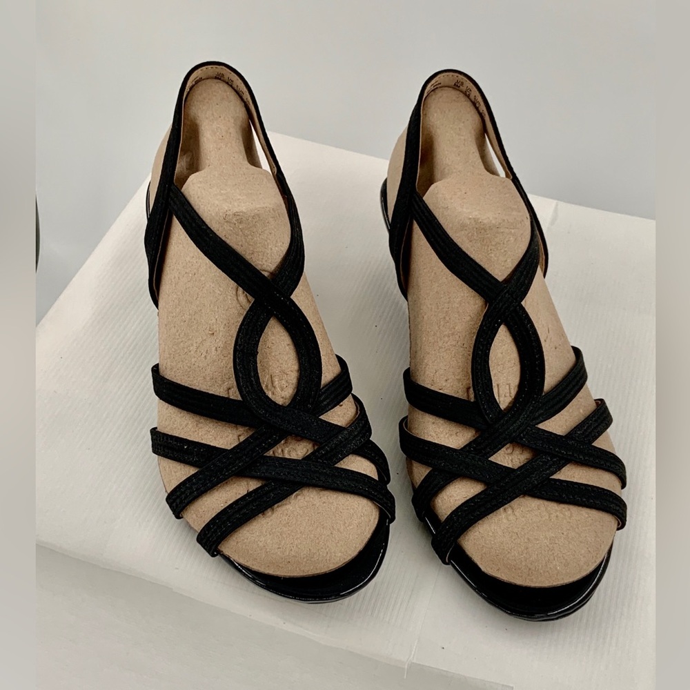 NWT NIB New Life Stride Yaya Women’s Black Wedge Sandals -Size 8 M
